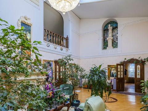 комерційна за адресою Набережно-Хрещатицька вул., 19/21