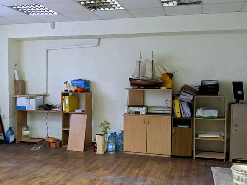 комерційна за адресою Калинова вул., 68