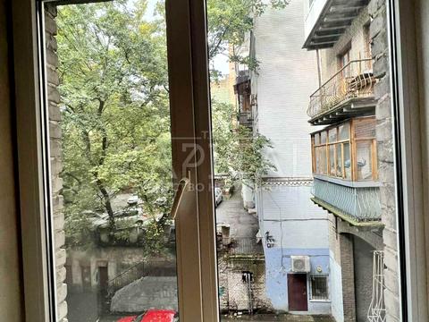 квартира за адресою Київ, Микільсько-Ботанічна вул., 2/14