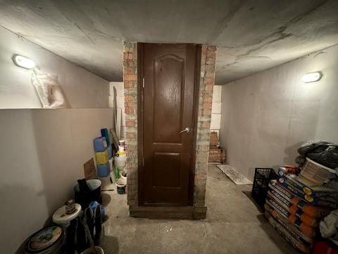 паркомісце за адресою Героїв Крут вул. (Черепіна), 3