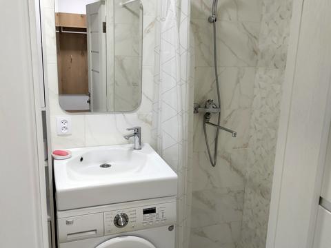 квартира за адресою Шкільна вул. (Героїв Сталінграда), 10