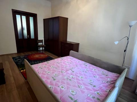 квартира за адресою Сергія Єфремова вул., 21