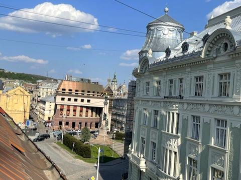комерційна за адресою Свободи просп. (), 4