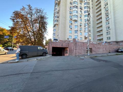 паркомісце за адресою Васильківська вул., 18