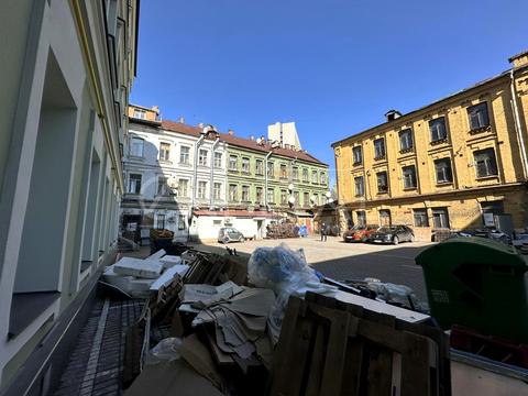 комерційна за адресою Жилянська вул., 14б