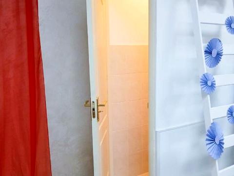 комерційна за адресою Левітана вул., 113а