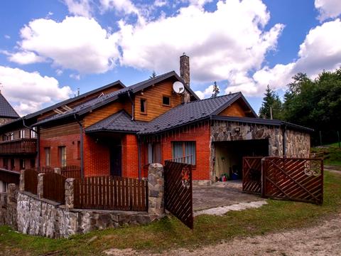 коммерческая по адресу Устияновича вул., 1