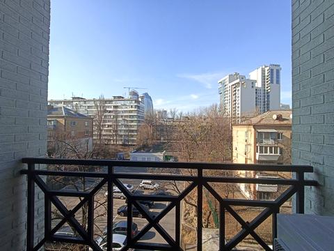 комерційна за адресою Миколи Міхновського бульв. (Дружби народів), 19