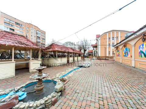 комерційна за адресою Білогородська вул., 68Б