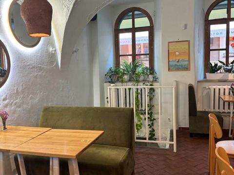 комерційна за адресою Староєврейська вул., 36