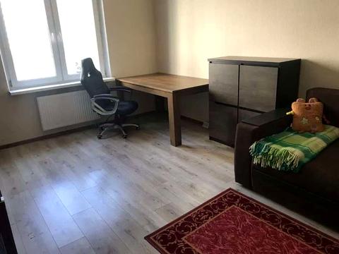 квартира за адресою Миколи Вінграновського вул., 2
