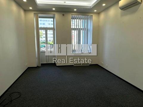 комерційна за адресою Володимирська вул., 97/37