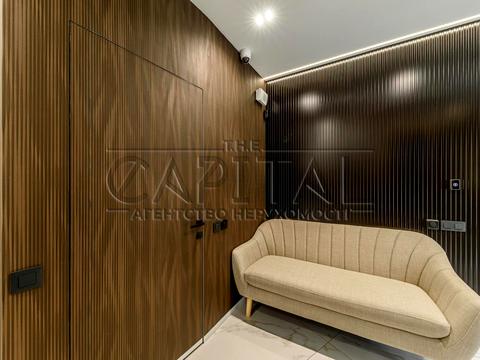 комерційна за адресою Буслівська вул., 12