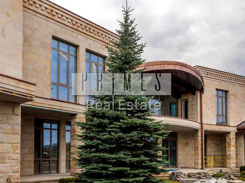 будинок за адресою Набережна вул.