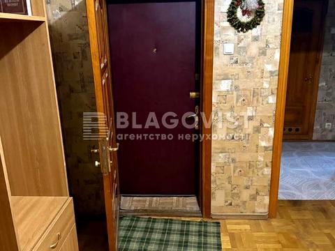 квартира за адресою Анни Ахматової вул., 15