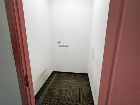 коммерческая по адресу Героїв Космосу ул., 4