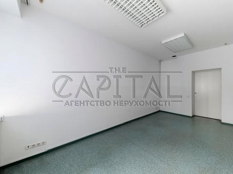 комерційна за адресою Дмитрівська вул., 18/24