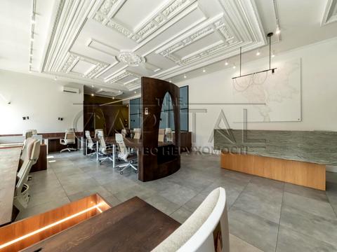 комерційна за адресою Київ, Богдана Хмельницького вул., 32