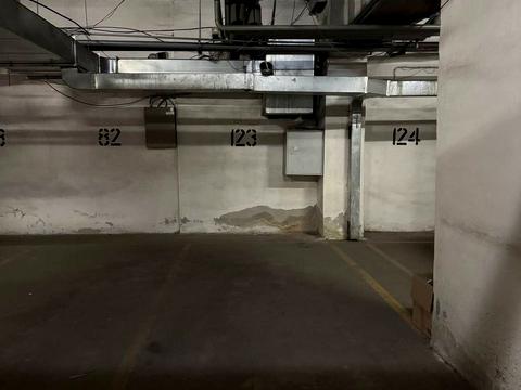 паркомісце за адресою Панаса Мирного вул., 12