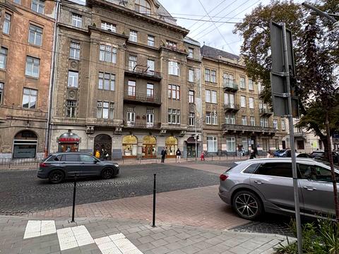 комерційна за адресою Володимира Шухевича вул., 7