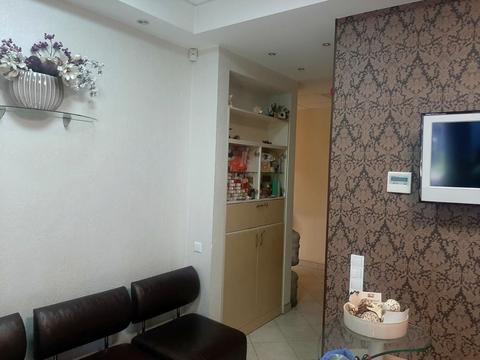 комерційна за адресою Левка Лук'яненка вул. (Маршала Тимошенка), 18