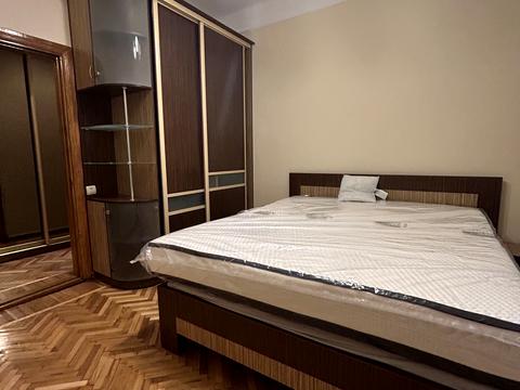 квартира за адресою Небесної сотні, 12