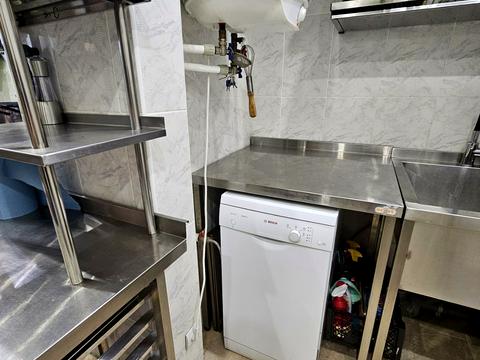 коммерческая по адресу Українська ул., 83 б
