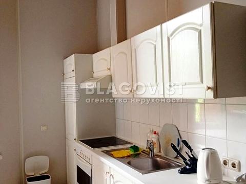 комерційна за адресою Костельна вул., 8