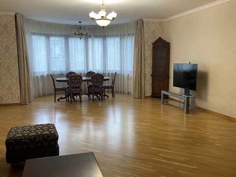 квартира за адресою Кропивницького вул., 10