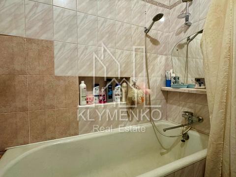 комерційна за адресою Саксаганського вул., 63/28