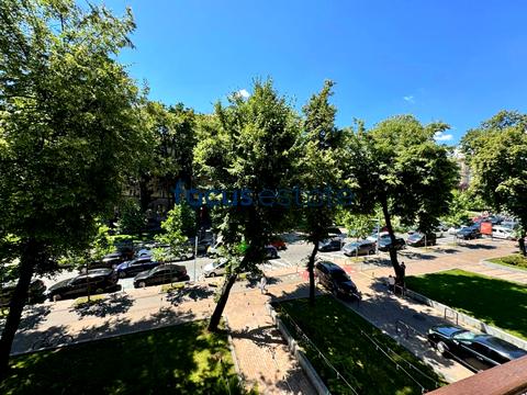комерційна за адресою Прорізна вул., 4