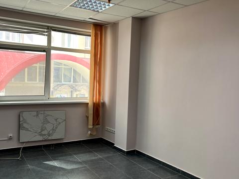 комерційна за адресою Дніпровська набережна вул., 25а