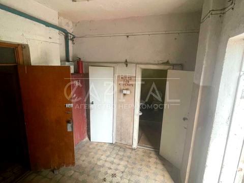 комерційна за адресою Академіка Вернадського бульв., 38