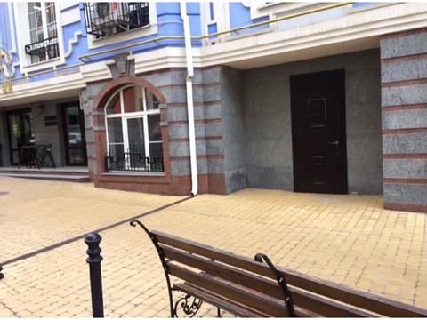 комерційна за адресою Дегтярна вул., 7