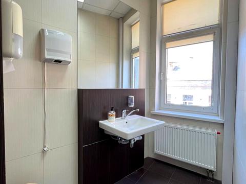 комерційна за адресою Володимирська вул., 40