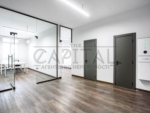 комерційна за адресою Жилянська вул., 68