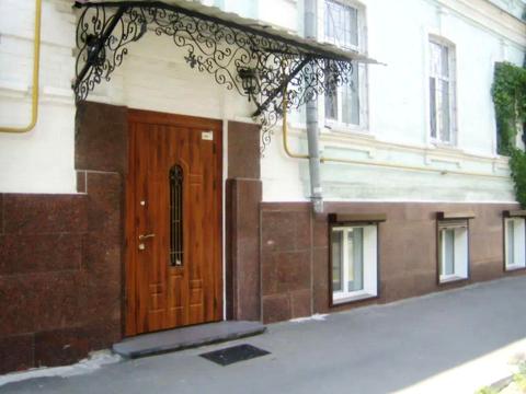 комерційна за адресою Оболонська вул., 9