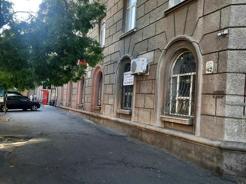 комерційна за адресою Канатна вул., 42