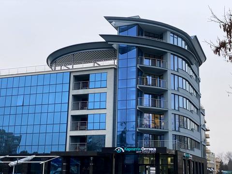 комерційна за адресою Богдана Хмельницького пл., 1