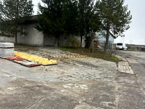 комерційна за адресою Центральна, 81