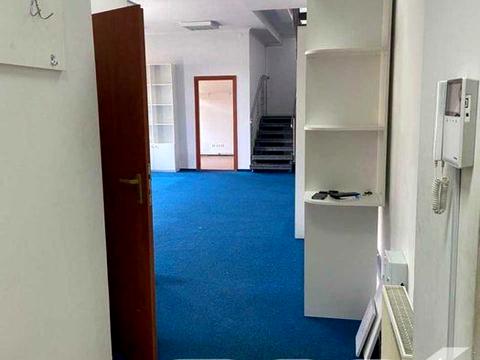 комерційна за адресою Липська вул., 19/7