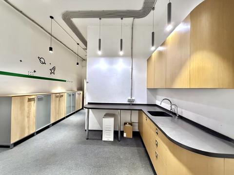 комерційна за адресою Кловський узвіз, 7a
