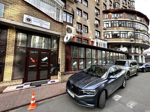 комерційна за адресою Євгена Коновальця вул. (Щорса), 32-Б