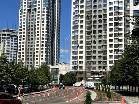паркомісце за адресою Андрія Верхогляда вул. (Михайла Драгомирова), 17-Б