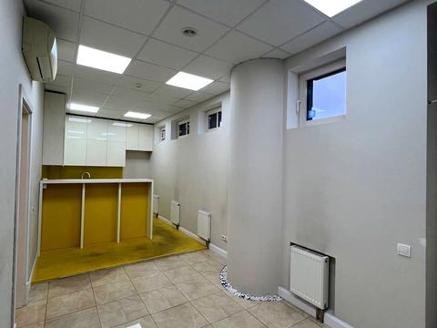 комерційна за адресою Володимирська вул., 40