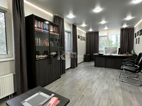 комерційна за адресою Любомира Гузара просп. (Космонавта Комарова), 11