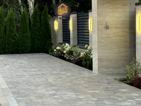 будинок за адресою Вишнева, 44