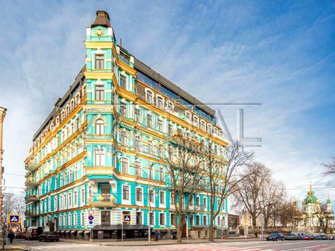 комерційна за адресою Володимирська вул., 4