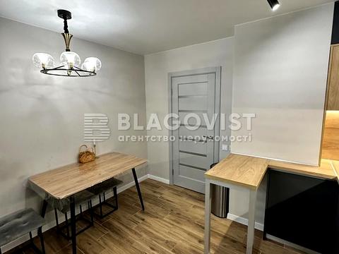 квартира за адресою Софії Русової вул., 7-А