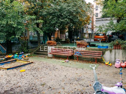 комерційна за адресою Дмитрівська вул., 82